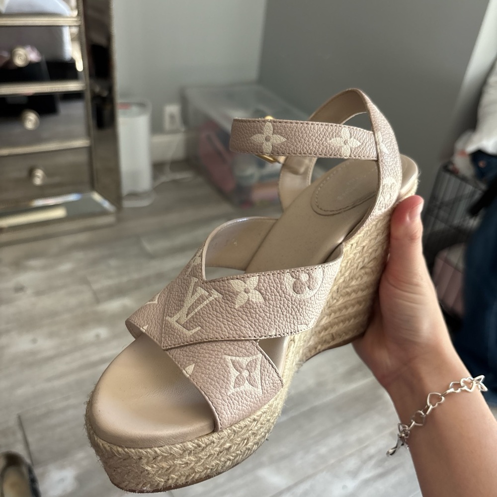 1 LV shoe, i lost the other in the bahamas! beautiful wedge! 
#LV